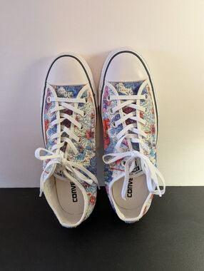 Converse Low Top Sneakers - Eyelet Floral Sz 9 NWOB